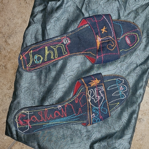 John Galliano - Picture 7 of 7